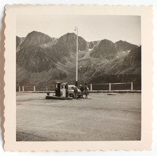 Andorre pompe essence parking montagne voiture  - Photo vintage snapshot