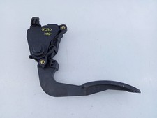 180021343R THROTTLE PEDAL /