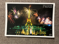 CPM PARIS TOUR EIFFEL FEUX D ARTIFICE