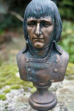 RE0363   FIGURINE STATUETTE