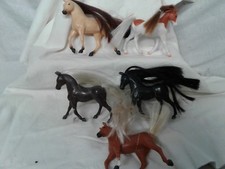 5 hard plastic horses 3.5"
