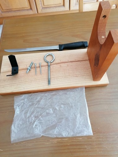 Socle bois découpe - à,