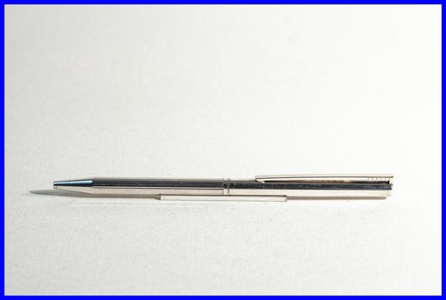 Stylo bille design rayé - À,