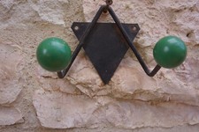 PATÈRE VINTAGE À 2 BOULES VERTES (LOFT)