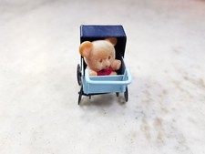 Vintage Miniature Maison de Poupée Nounours Ours Assis En Ride Poussette Toy202