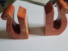 Paire Serre Livres anciens Marbre Rose Gravé a la main en forme d'Ecureuil