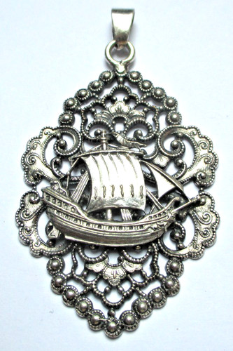 Ancien grand superbe pendentif