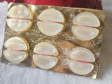 Rare petite plaque boutons