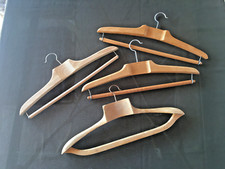 Lot de 4 CINTRES  A COL EN BOIS ANCIENS  VERS 1950