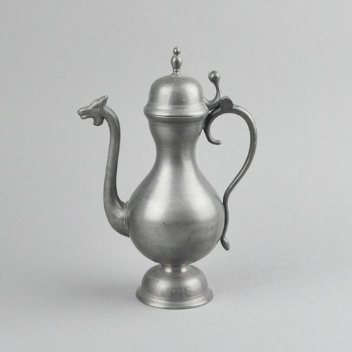Cruche étain avec - en,