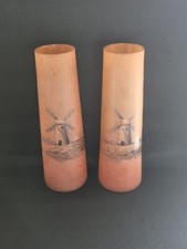 PAIRE DE VASES PÂTE DE VERRE ANCIEN SIGNÉS VERDA, DÉCOR MOULIN, CACHET M. FANTIN