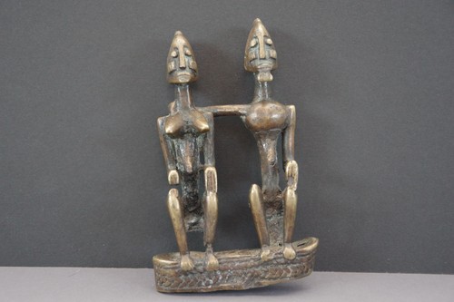 Figurine sculpture couple
