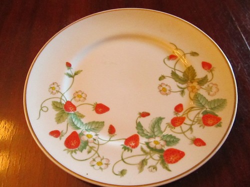 Avon 1978 22k gold trim - avon,