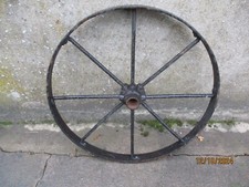 ancienne roue en fer tres bon etat diametre 63 cm