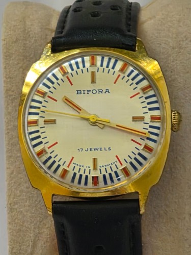 Très belle rare montre - très,