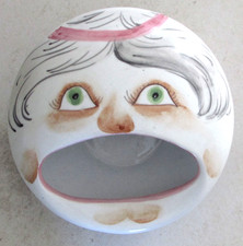 Cendrier coupe-vent en céramique à décor de visage humoristique Diamètre 12 cm