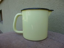 Ancien pot à lait verseur en