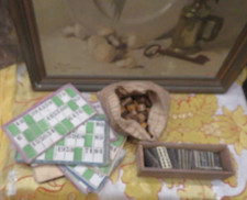ancien jeu de loto et un jeu de domino