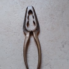 Casse-noix, noisettes bronze joliment ouvragé motif "noisettes et feuillages"