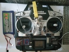 Radio Futaba T6EX 2.4 mhz avec 2 récepteurs et batterie 