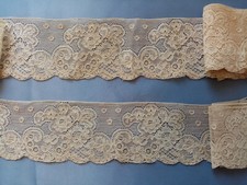 dentelles anciennes en tulle brodé en 2 bandes de 1m40 et 0m80 par 7 cm