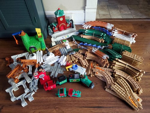 Geotrax trains cars buildings - trains,