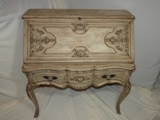 Bureau de pente ou dos d'âne en bois sculpté , laqué,style Louis XIV début 20ème