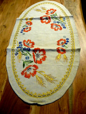 Linge ancien 1 napperon Dessus de coussin brodé " Fleurs de France    ( ref 18 )