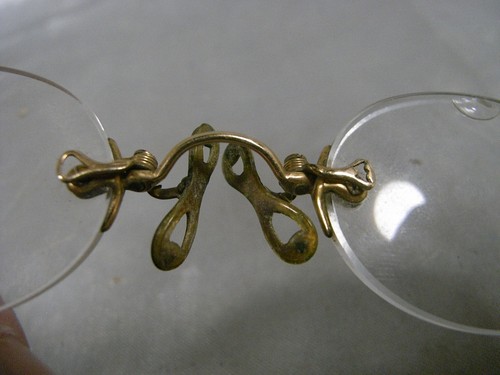 Paire de lunettes - de,