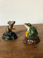 2 cales-porte en fonte vintage en forme de grenouille et d'écureil peints