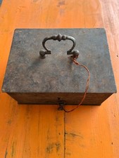 A 034 Petit coffre en fer