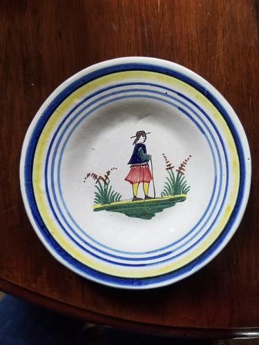 Très ancienne assiette - très,