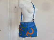 RAVISSANT  SAC MARQUE HEDGREN TISSU REMBOURE MATELASSE BLEU ROY SANGLES