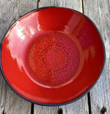 Plat de présentation céramique artisanale rouge 19 cm