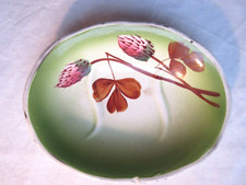 1 Ravier à savon Art Nouveau, Faïence de NIMY, Feuilles + fleurs de trèfle