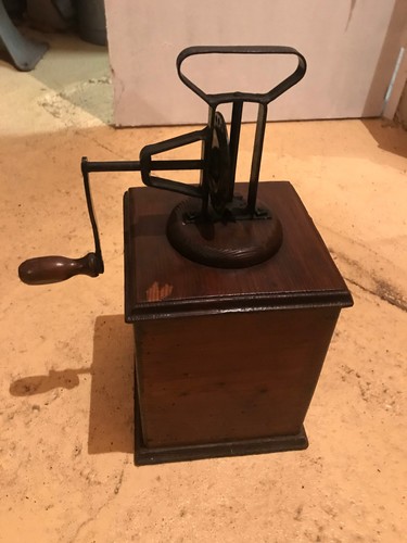 Petite baratte ancienne - , en