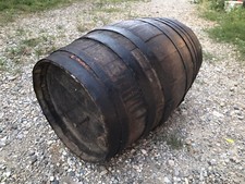 Ancien tonneau de cave en bois