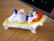 miniature femme au lit