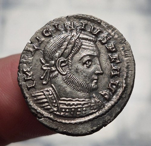 Licinius ier follis - ~,