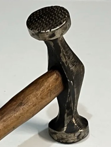 Outil ancien marteau