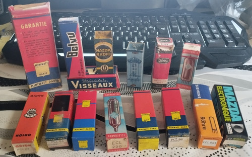 Vintage lot tube radio - 15,