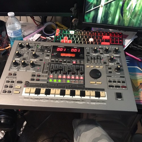 Roland 505 groovebox synth - mc-505,