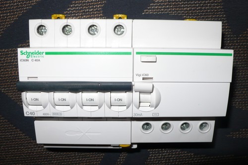 Disjoncteur a9f77440 - disjoncteur,