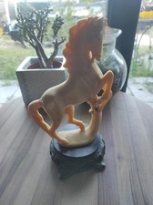 Statuette de cheval cabré, façon ivoire, dans le style chinois, vintage