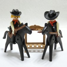 LOT 2 FIGURINES PLAYMOBIL