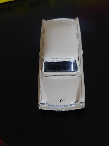 Trabant 601 crème chute - , mur