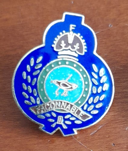 Pin façonnable signé - pin's,
