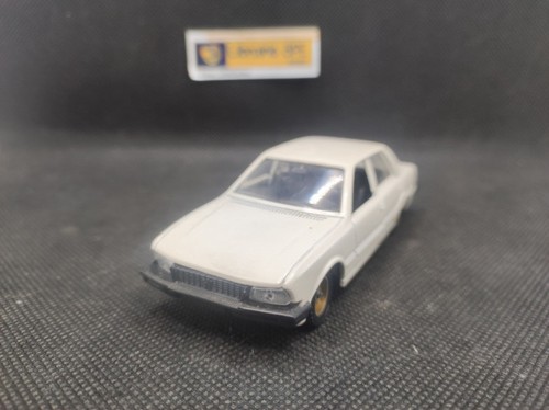 Peugeot 505 blanche - ▄▀▄,