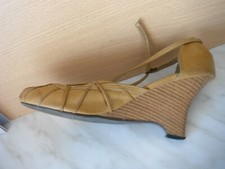 ESCARPIN  EN CUIR  TALON COMPENSE CAMEL  marque ANA MARIANA T 41