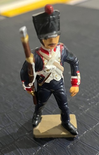 Starlux soldat plomb - /,